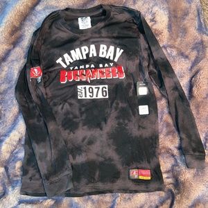 Tampa Bat Buccaneers Official NFL Long-Sleeved T-Shirt Boys, Size M 10-12